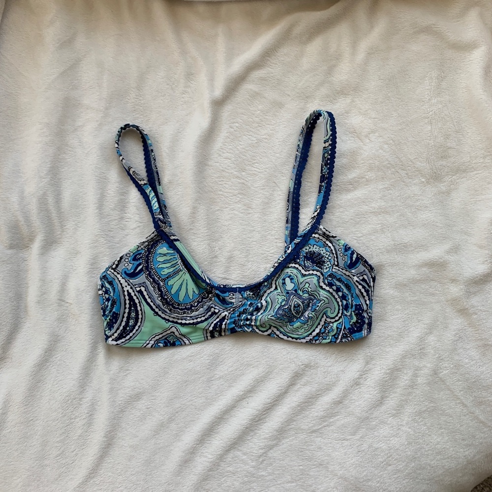 Scoop neck bikini top